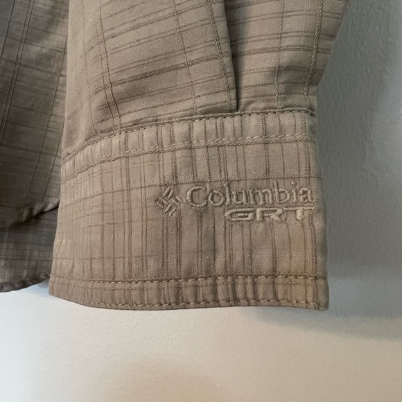 Columbia GRT beige button down size XXL - Picture 5 of 5